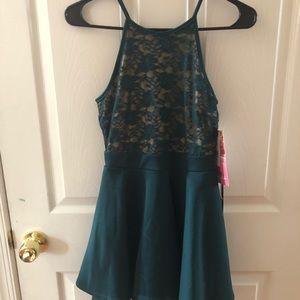 Size 0 - NWT - emerald green  semi formal dress